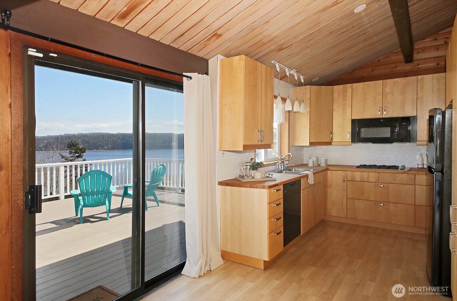 1412 Commodore Place , Freeland, WA 98249