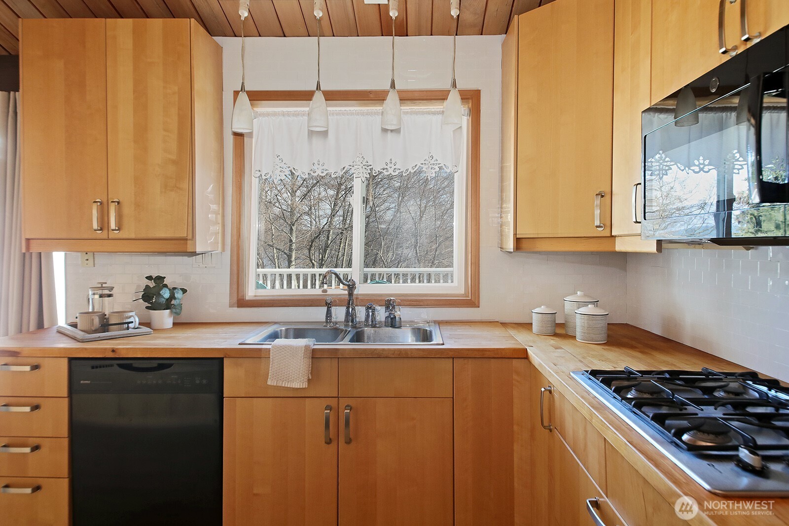 1412 Commodore Place , Freeland, WA 98249