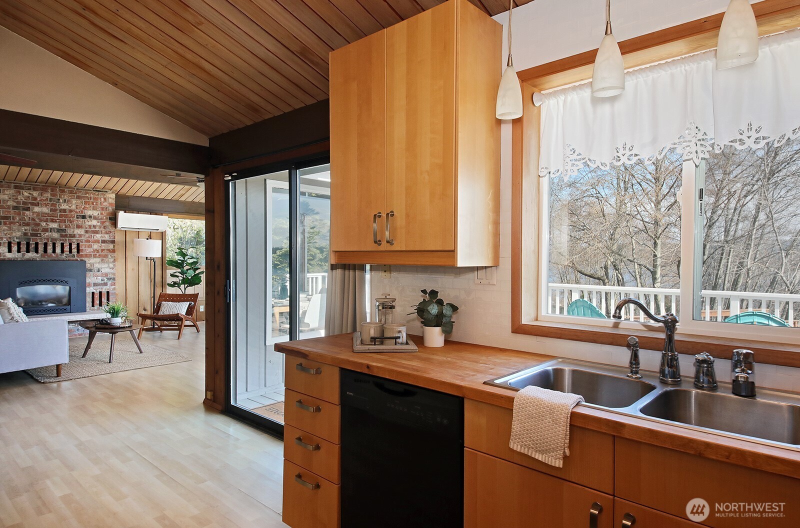 1412 Commodore Place , Freeland, WA 98249