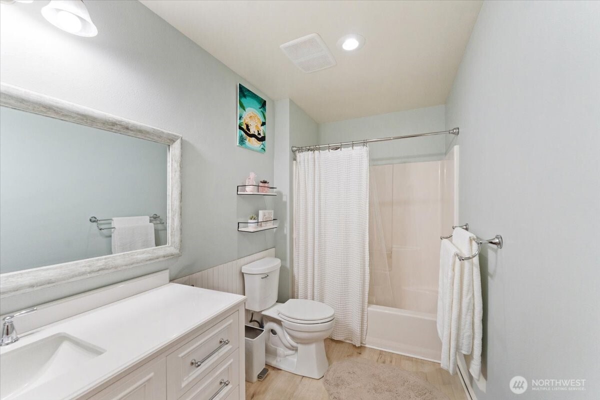 7041 Eagle Lake Drive SE, Snoqualmie, WA 98065