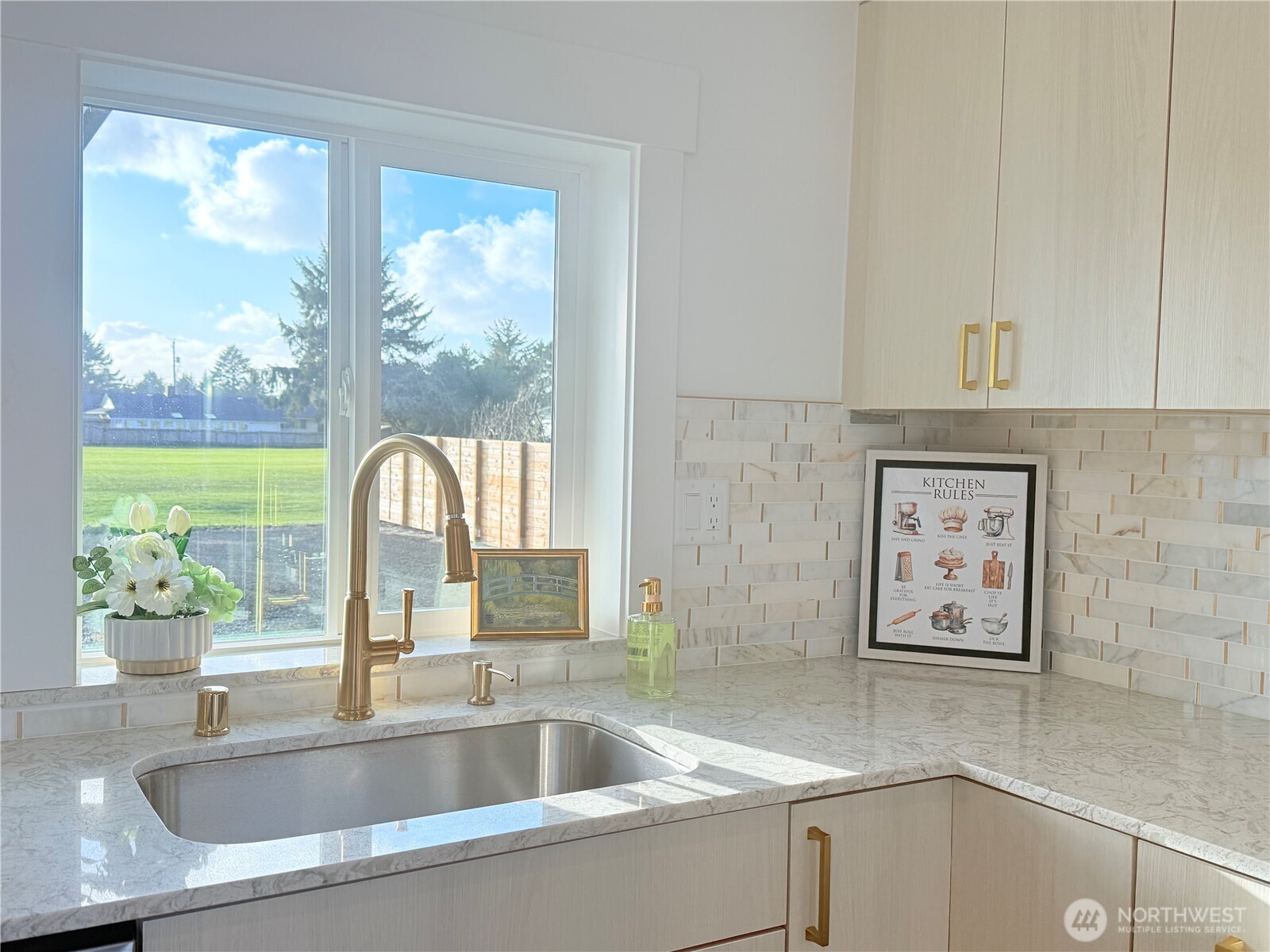 465 Octopus Avenue NE, Ocean Shores, WA 98569