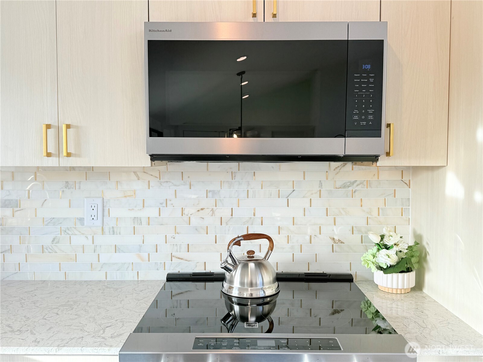 465 Octopus Avenue NE, Ocean Shores, WA 98569