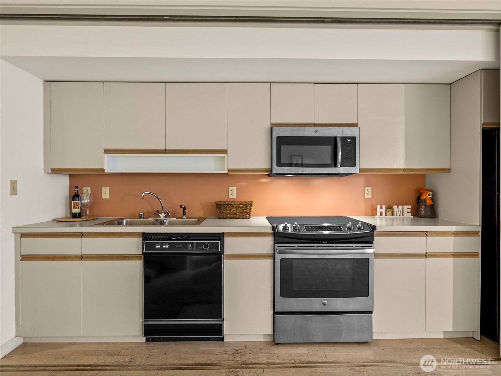 98 Union Street #610, Seattle, WA 98101-2068