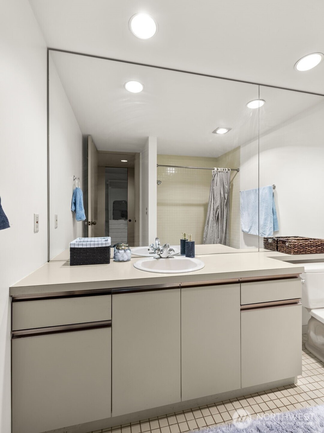 98 Union Street #610, Seattle, WA 98101-2068