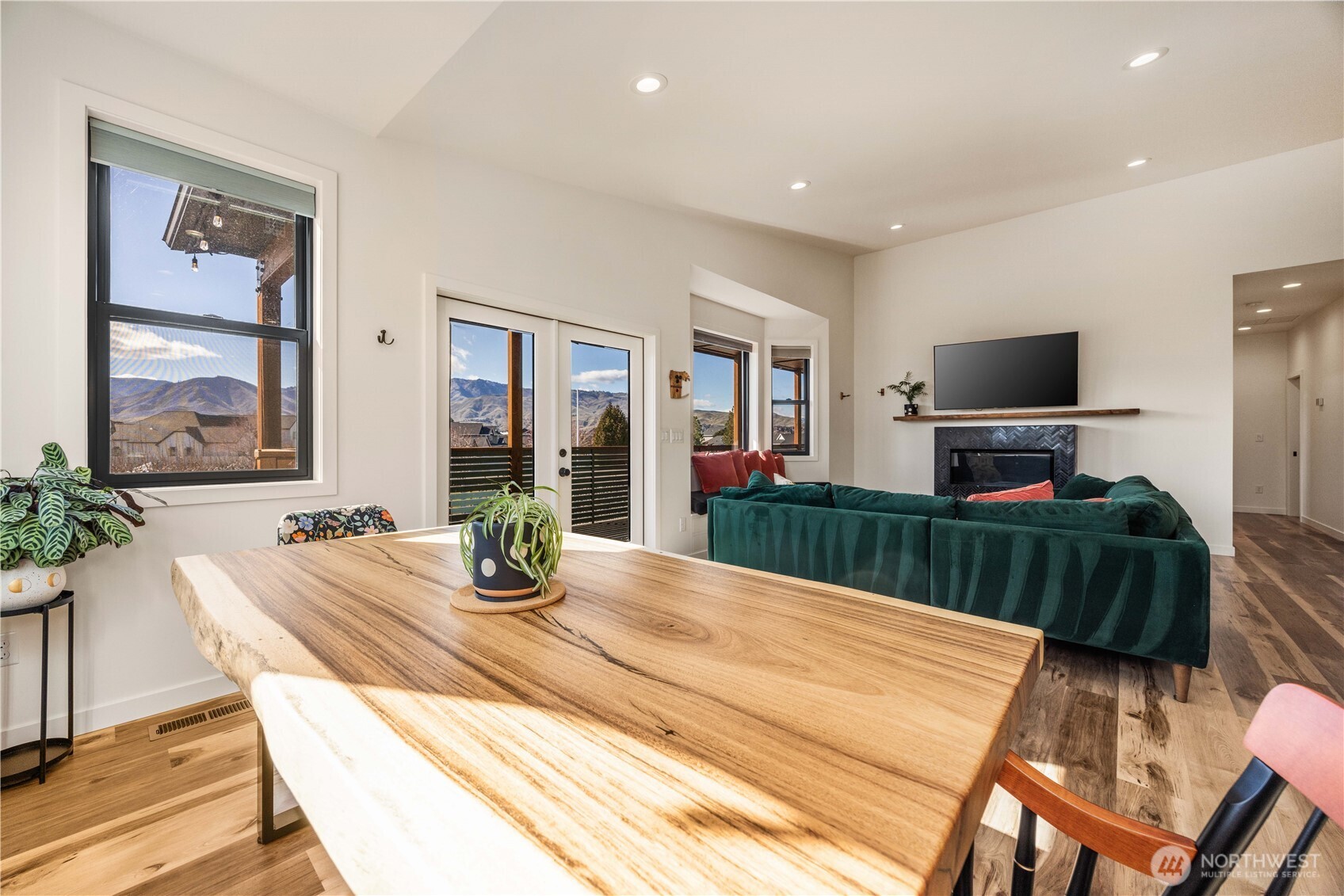 224 NW Chinook Way , East Wenatchee, WA 98802