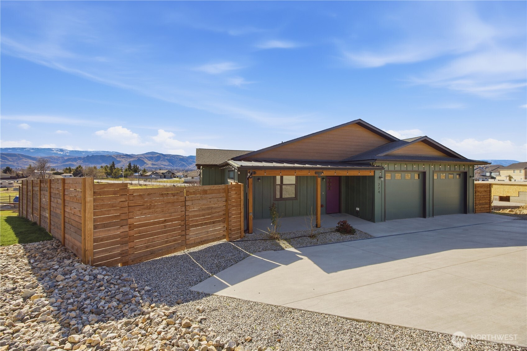 224 NW Chinook Way , East Wenatchee, WA 98802