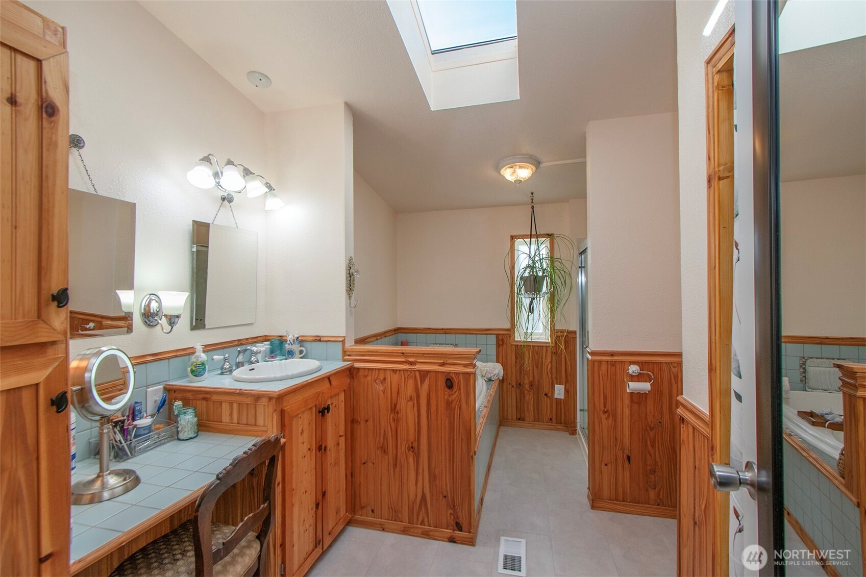 202 S Bayview Avenue , Port Angeles, WA 98362