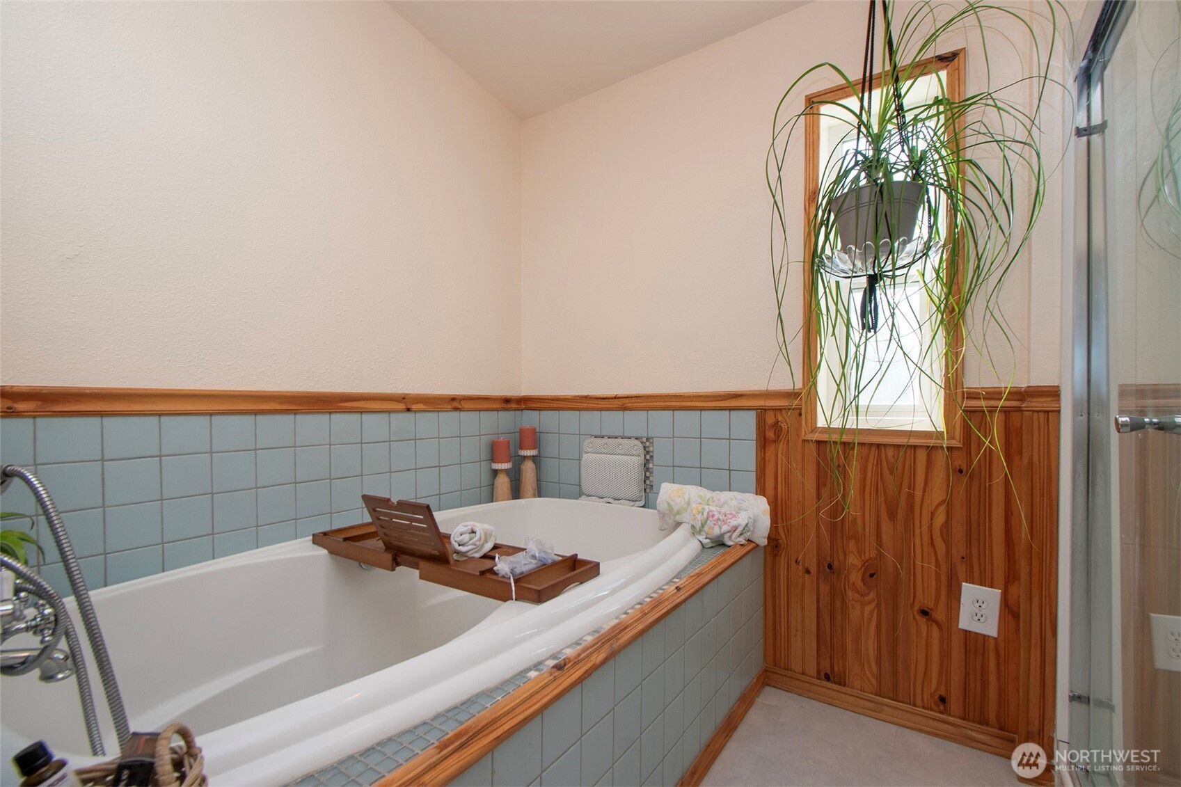 202 S Bayview Avenue , Port Angeles, WA 98362