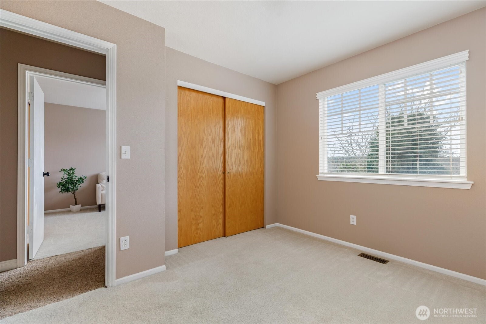 1859 SW Sunnyside Avenue , Oak Harbor, WA 98277