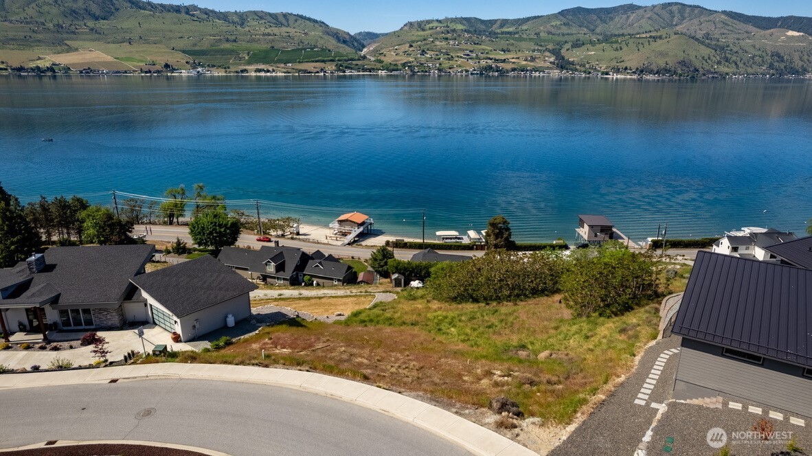 209 Apple Avenue , Chelan, WA 98816