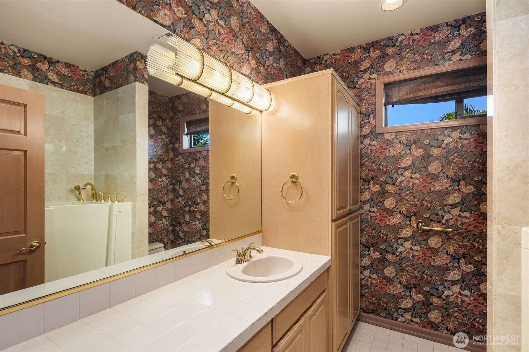 15805 SE 16th Street , Bellevue, WA 98008