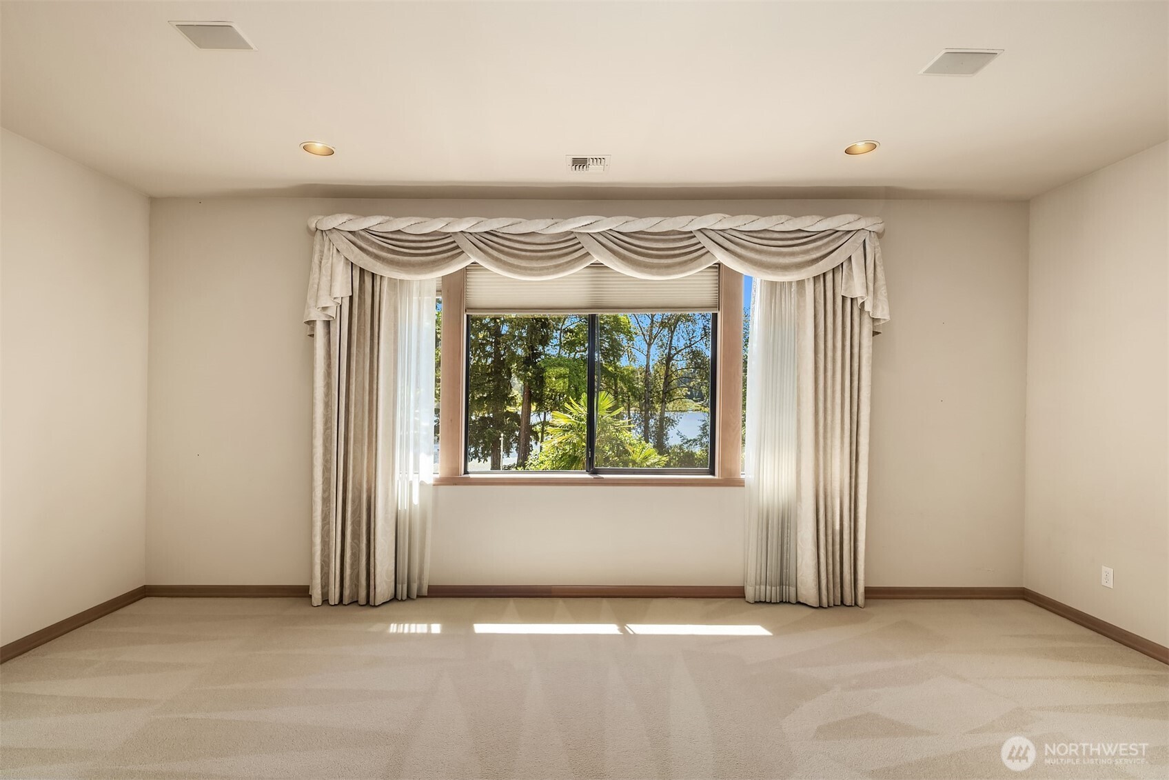 15805 SE 16th Street , Bellevue, WA 98008