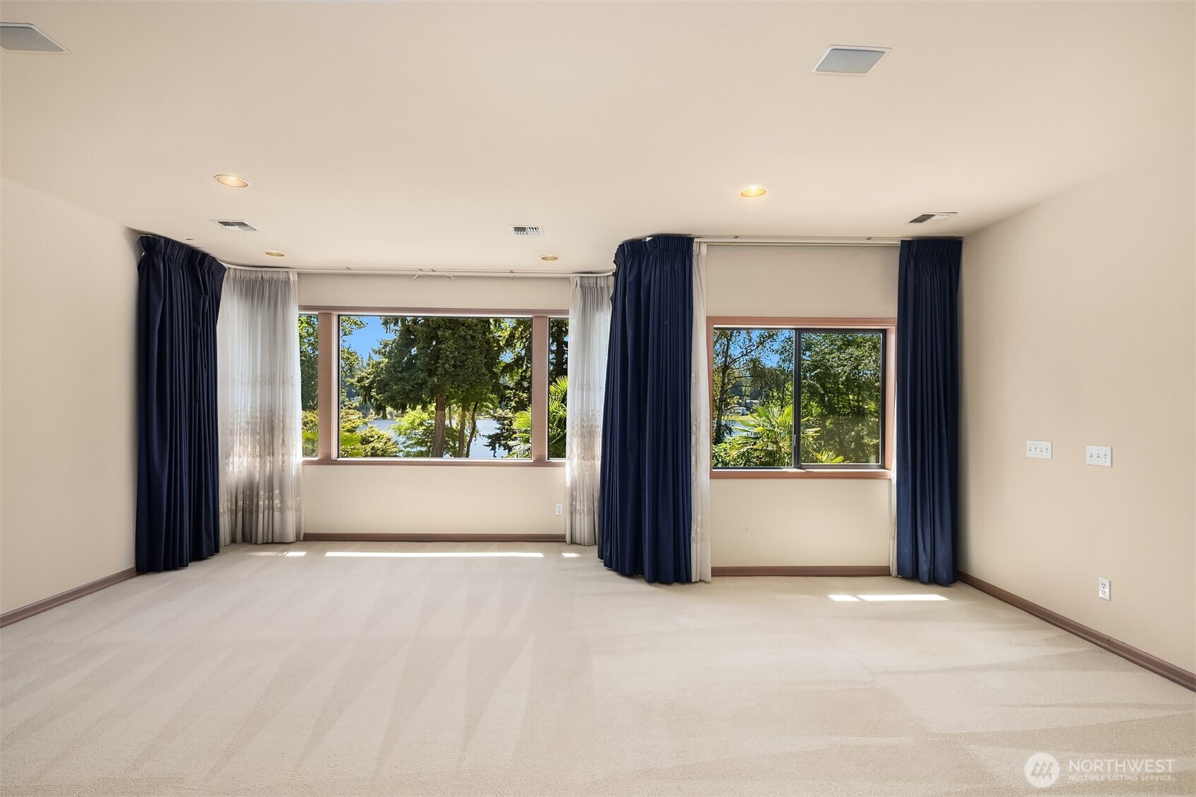 15805 SE 16th Street , Bellevue, WA 98008