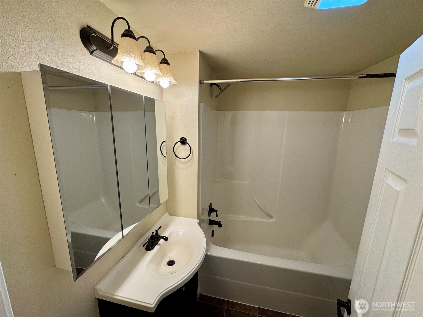 9022 Lorraine Avenue S, Lakewood, WA 98499