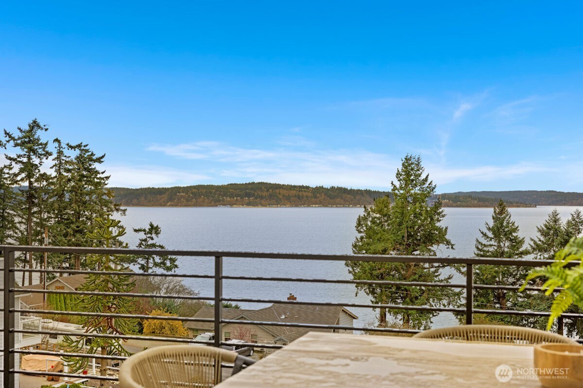 2218 Cleven Park Road , Camano Island, WA 98282