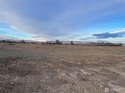 4406 Clyde Circle , Sunnyside, WA 98944 - Photo 2