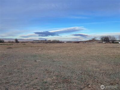 4412 Clyde Circle , Sunnyside, WA 98944 - Photo 3