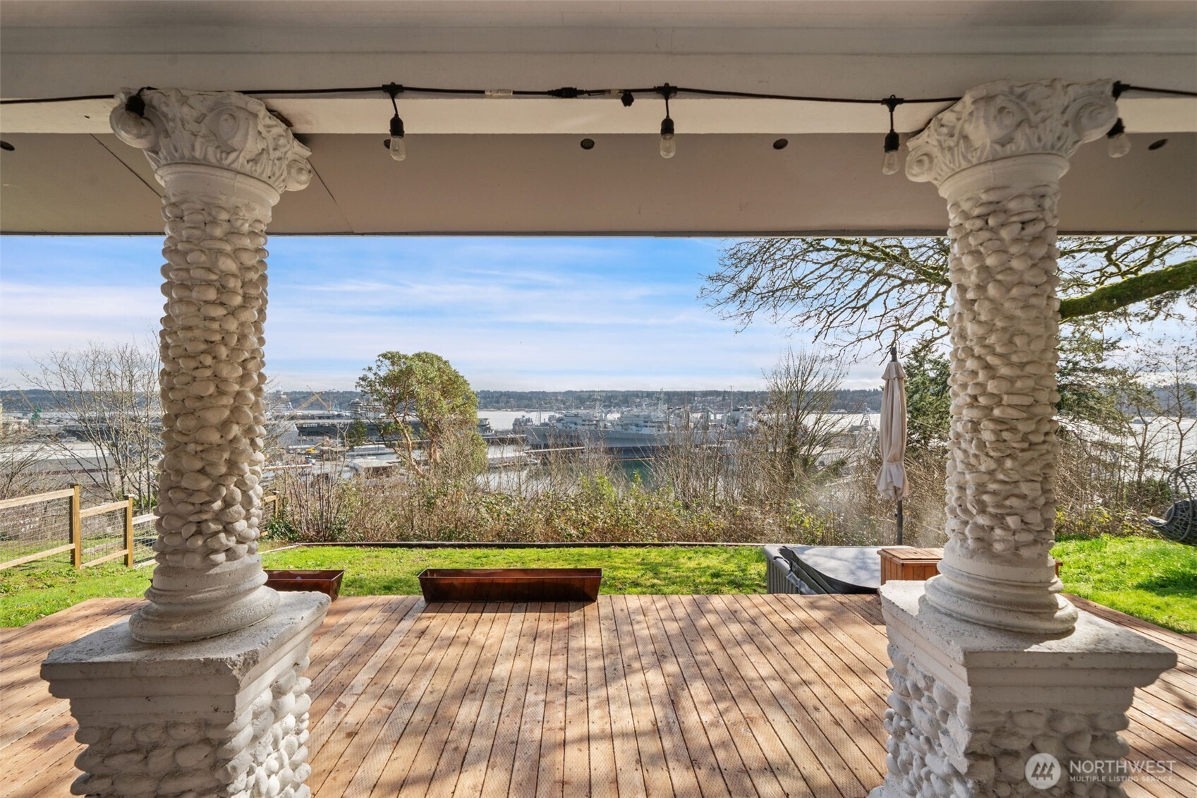 724 S Summit Avenue , Bremerton, WA 98312