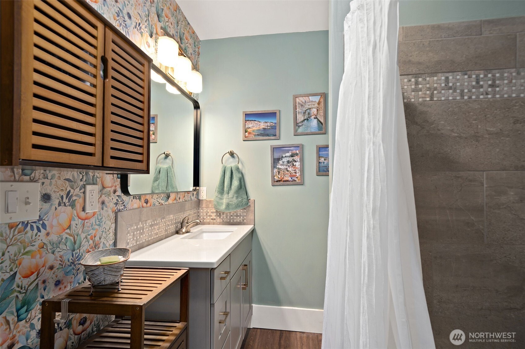 724 S Summit Avenue , Bremerton, WA 98312