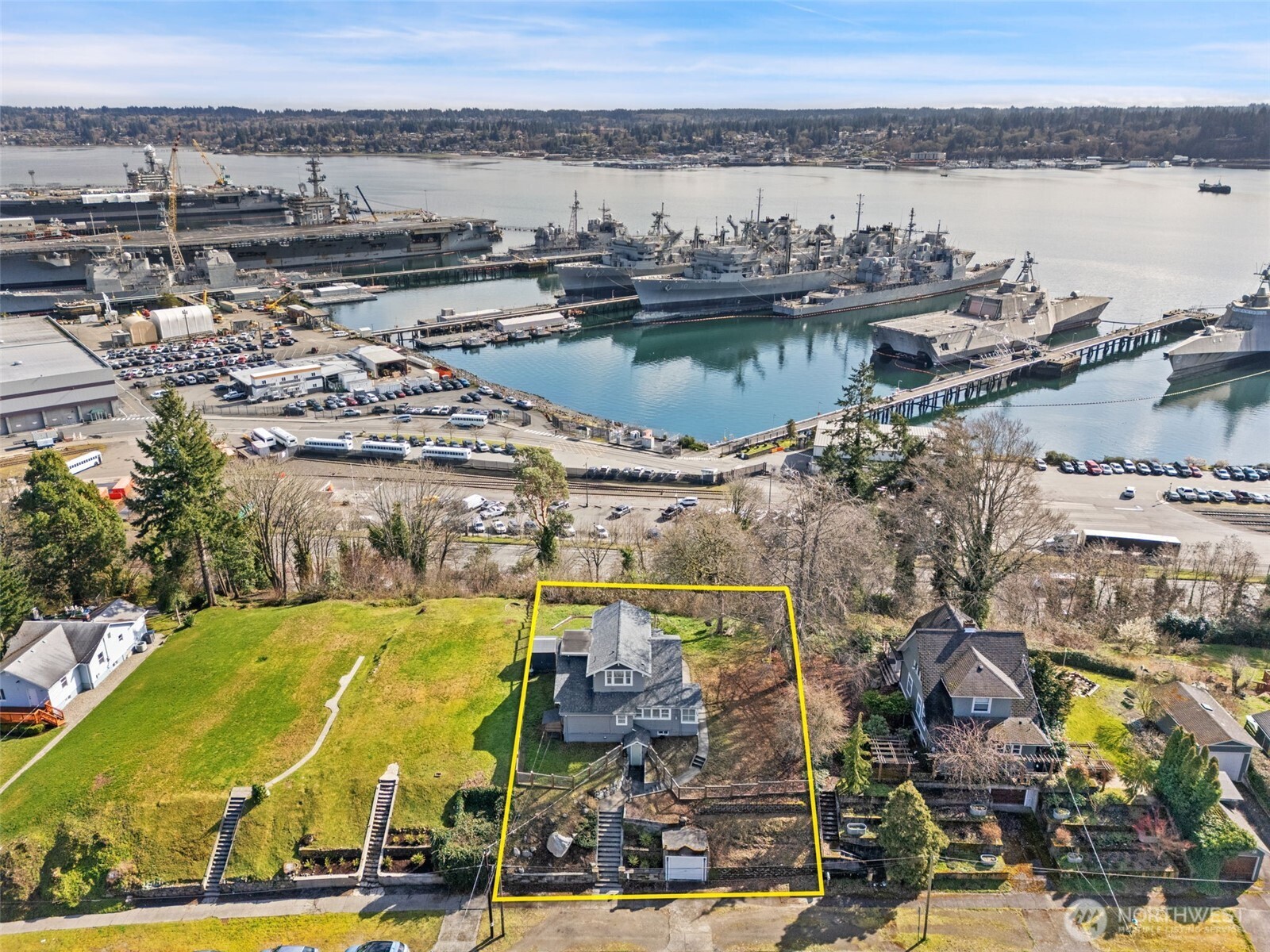 724 S Summit Avenue , Bremerton, WA 98312