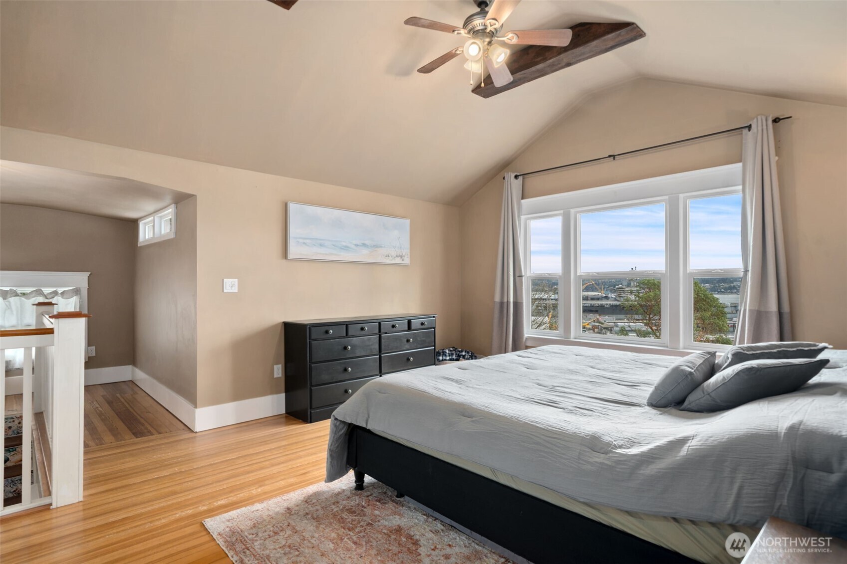 724 S Summit Avenue , Bremerton, WA 98312