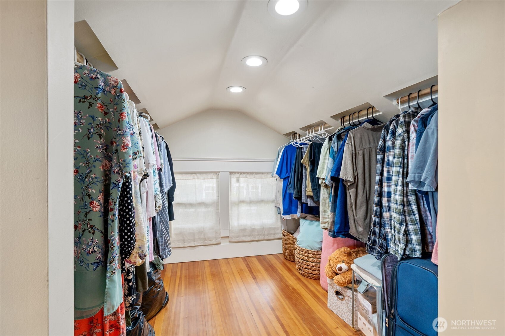 724 S Summit Avenue , Bremerton, WA 98312