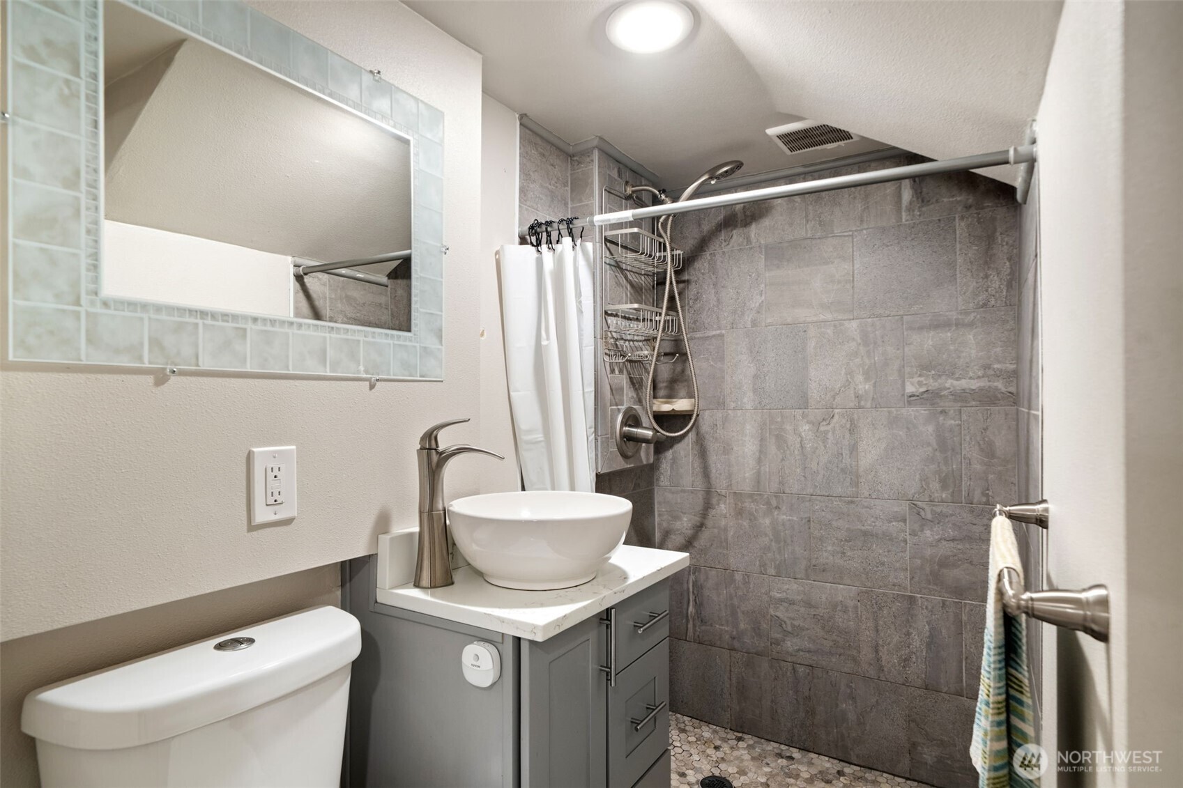 724 S Summit Avenue , Bremerton, WA 98312