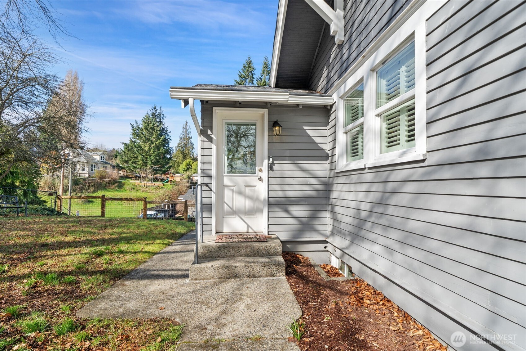 724 S Summit Avenue , Bremerton, WA 98312