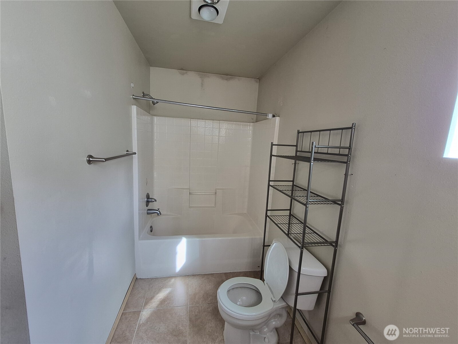 1725 E 41st , Tacoma, WA 98404