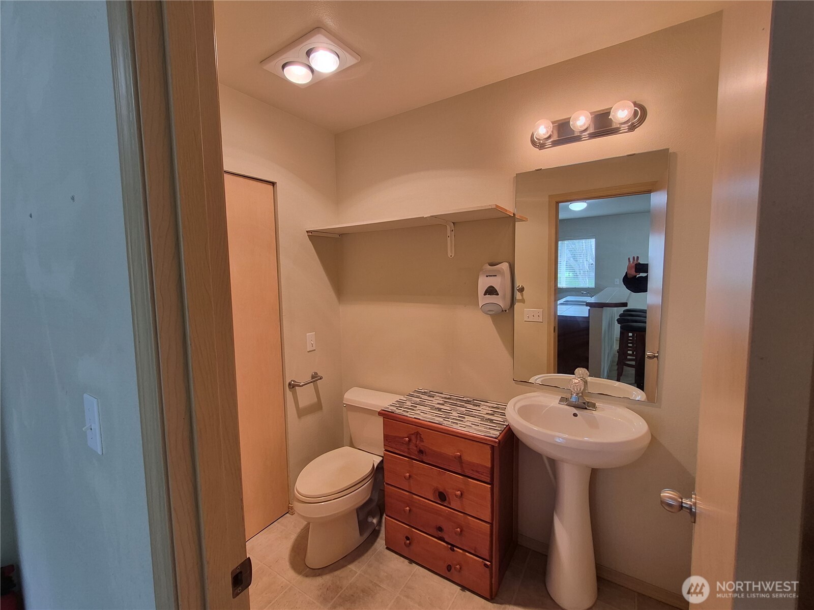 1725 E 41st , Tacoma, WA 98404