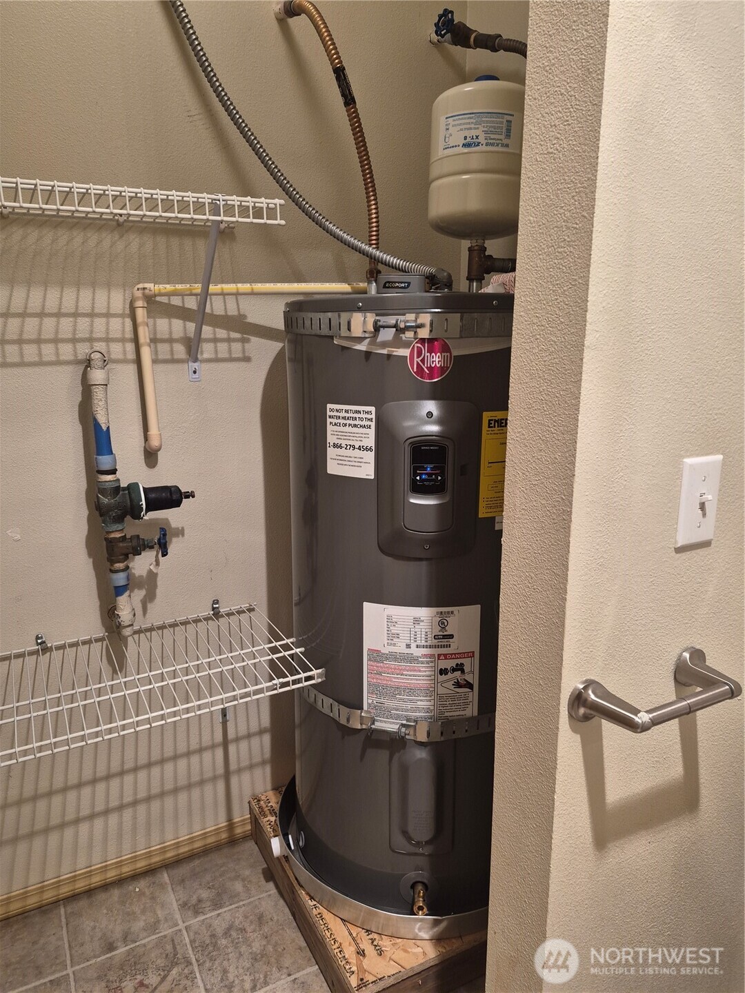 1725 E 41st , Tacoma, WA 98404