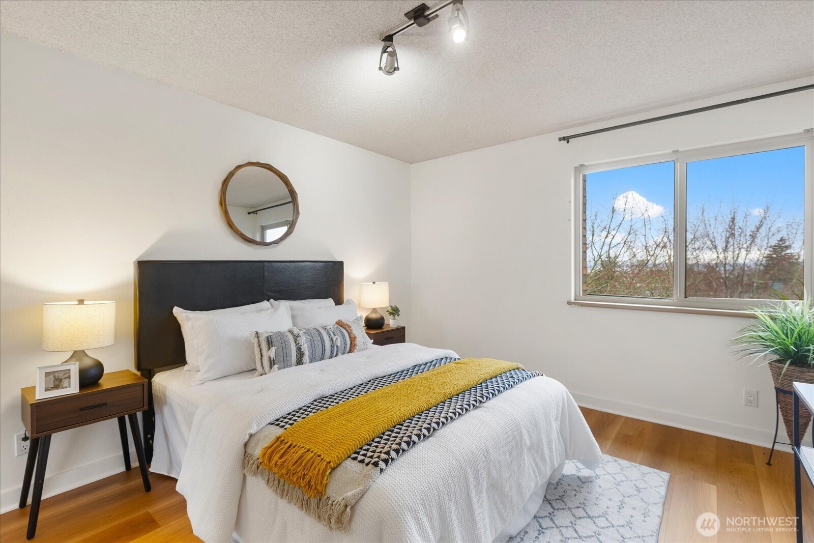 732 11th Avenue E #404, Seattle, WA 98102