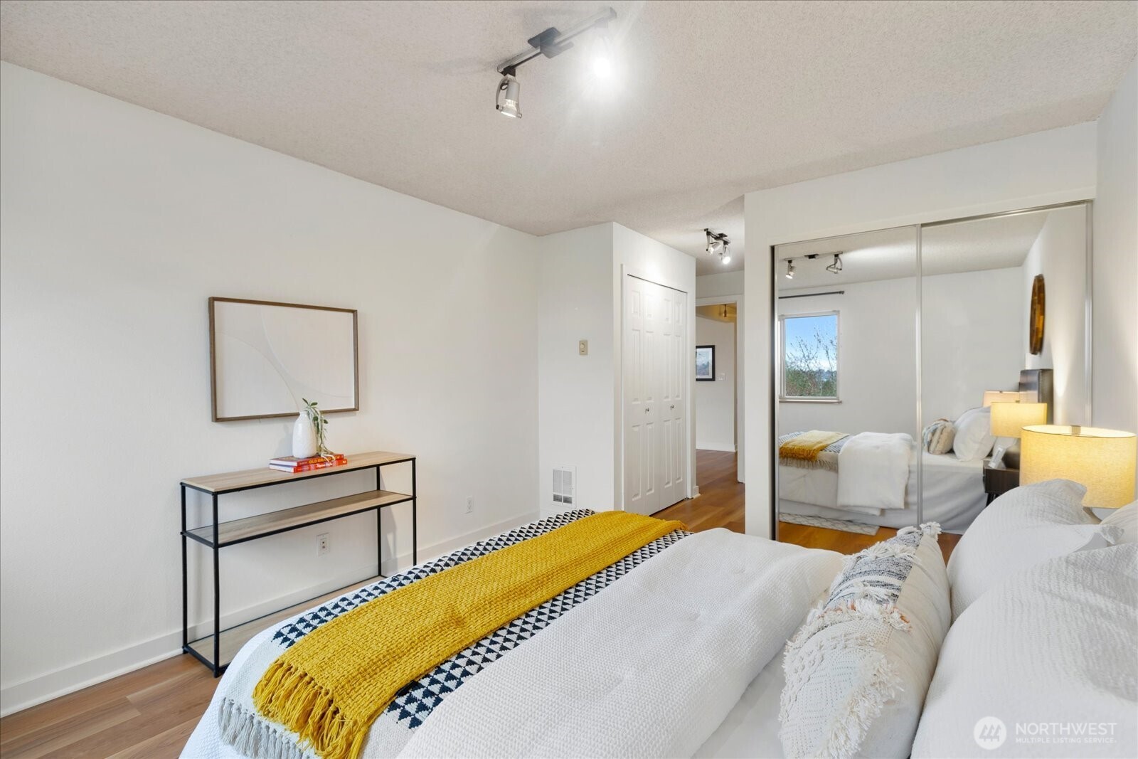 732 11th Avenue E #404, Seattle, WA 98102