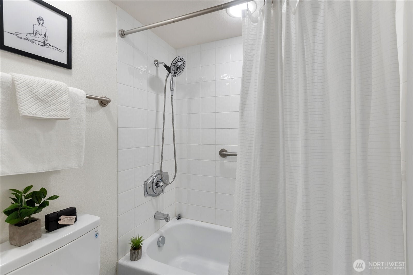 732 11th Avenue E #404, Seattle, WA 98102