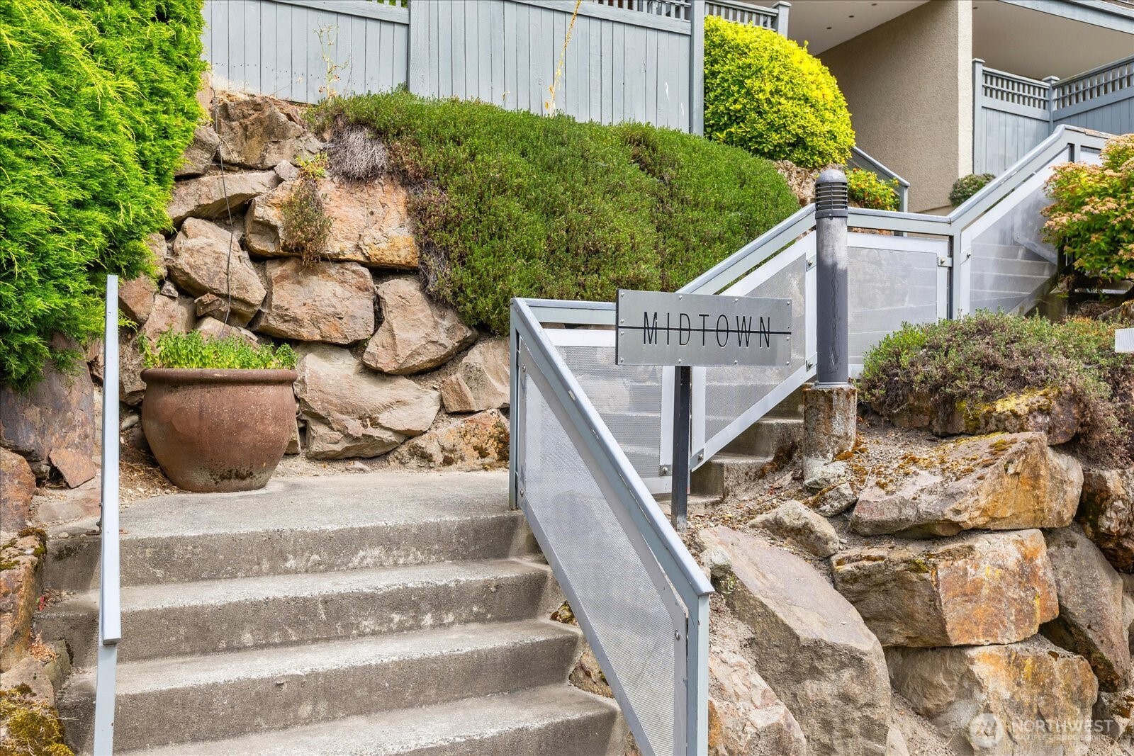 732 11th Avenue E #404, Seattle, WA 98102