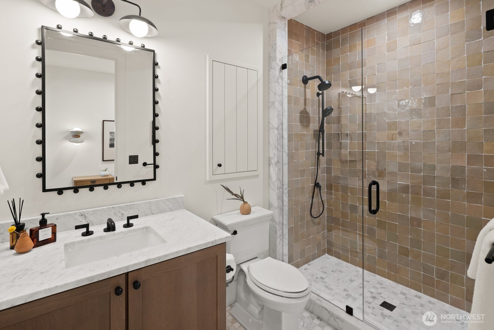 8221 22nd Avenue NE, Seattle, WA 98115