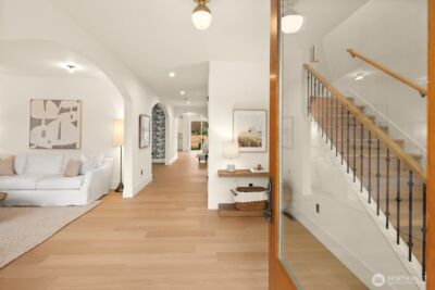 8221 22nd Avenue NE, Seattle, WA 98115 - Photo 2