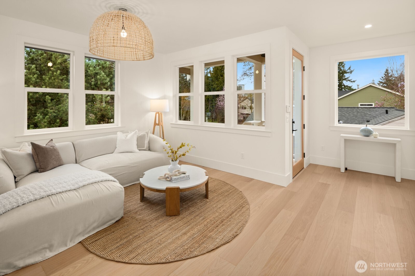 8221 22nd Avenue NE, Seattle, WA 98115