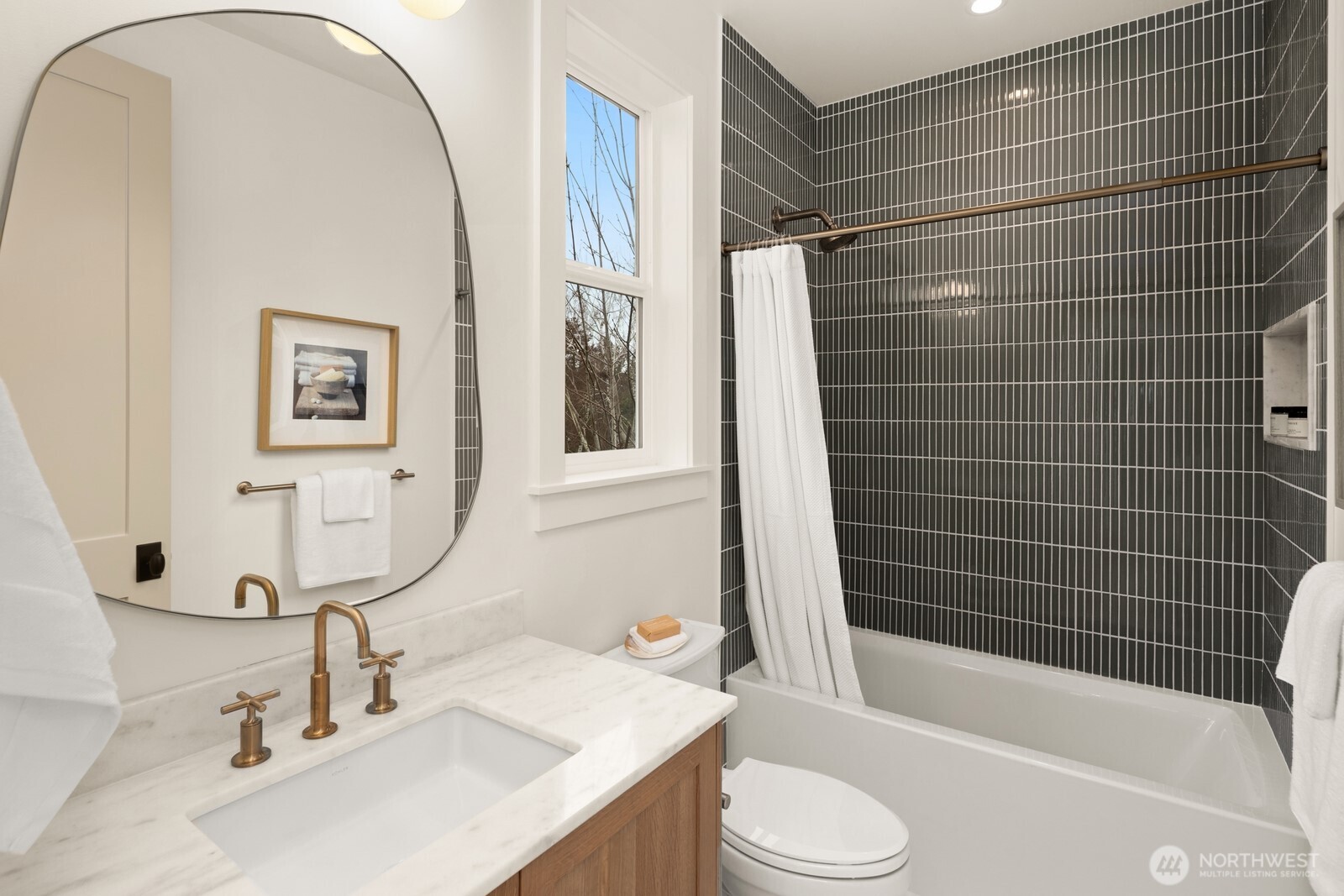 8221 22nd Avenue NE, Seattle, WA 98115