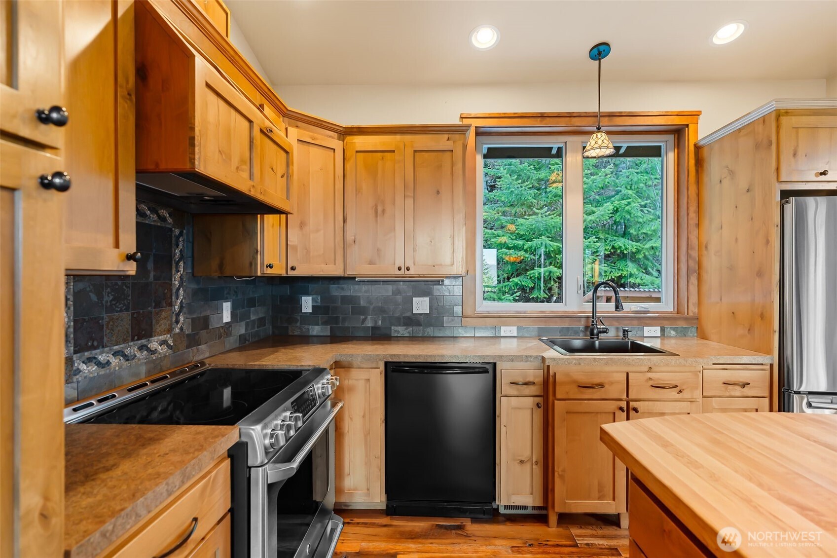 824 Huntrick Drive , Cle Elum, WA 98922