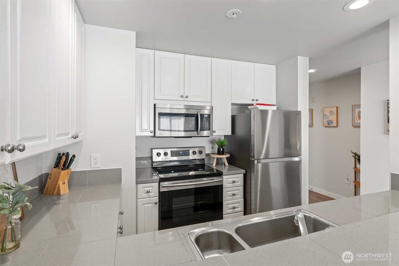 321 10th Avenue S #705, Seattle, WA 98104