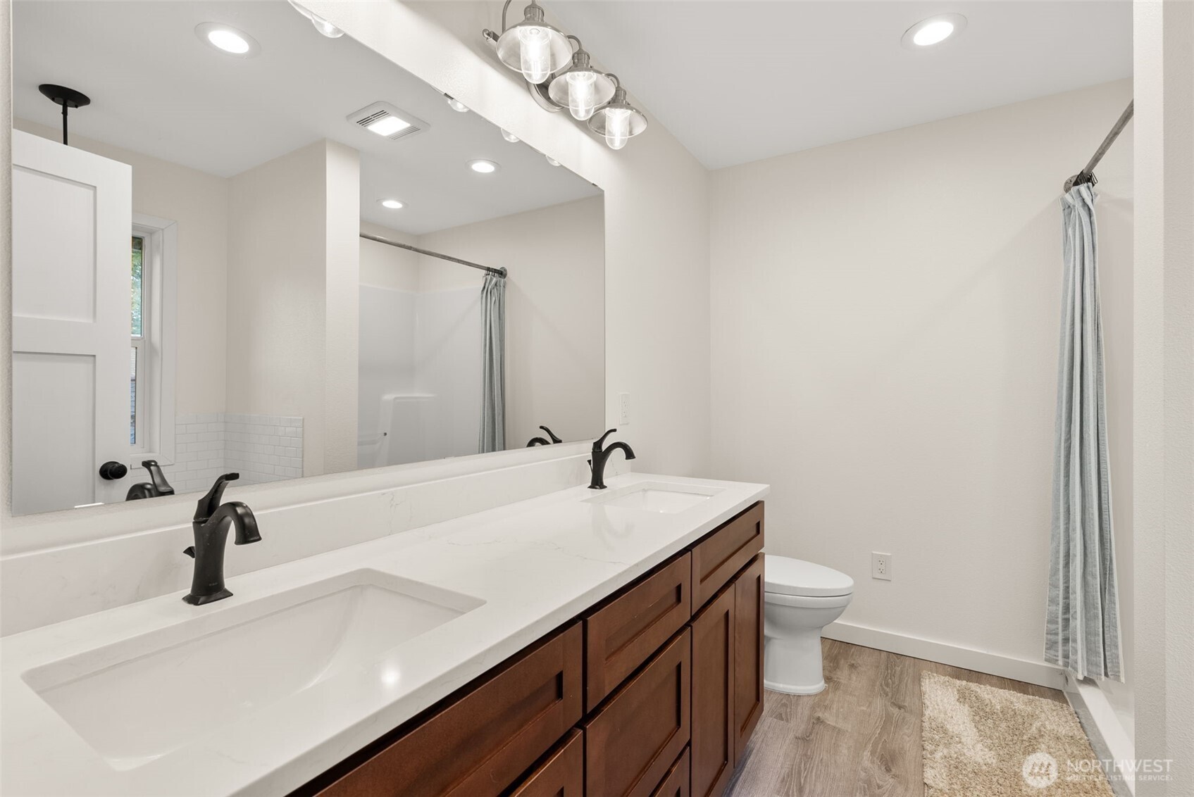 210 West Wishkah Road , Aberdeen, WA 98520