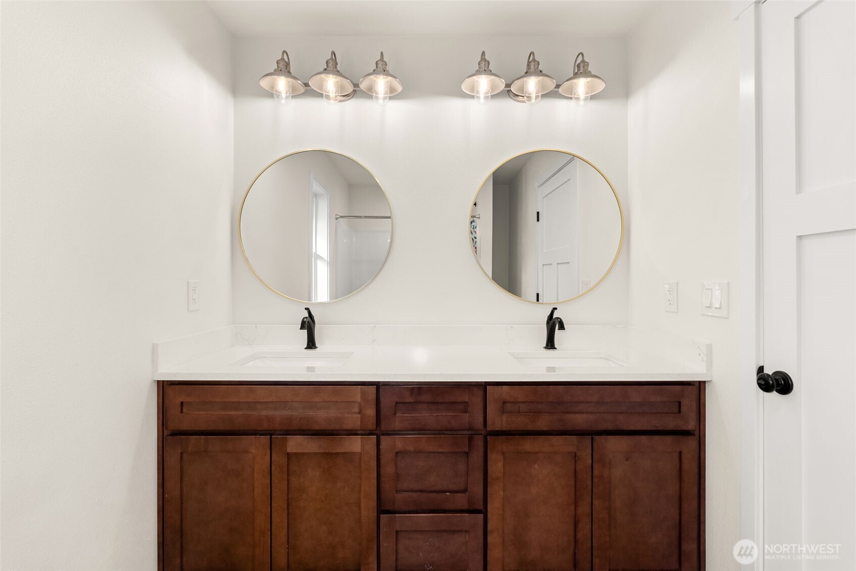 210 West Wishkah Road , Aberdeen, WA 98520