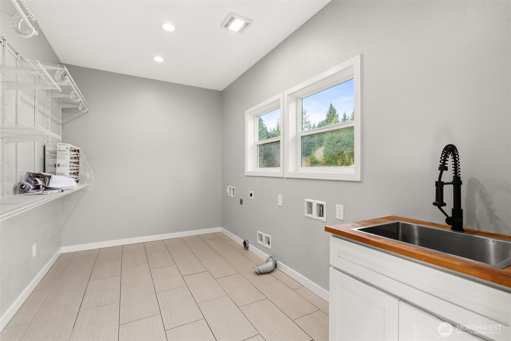 210 West Wishkah Road , Aberdeen, WA 98520