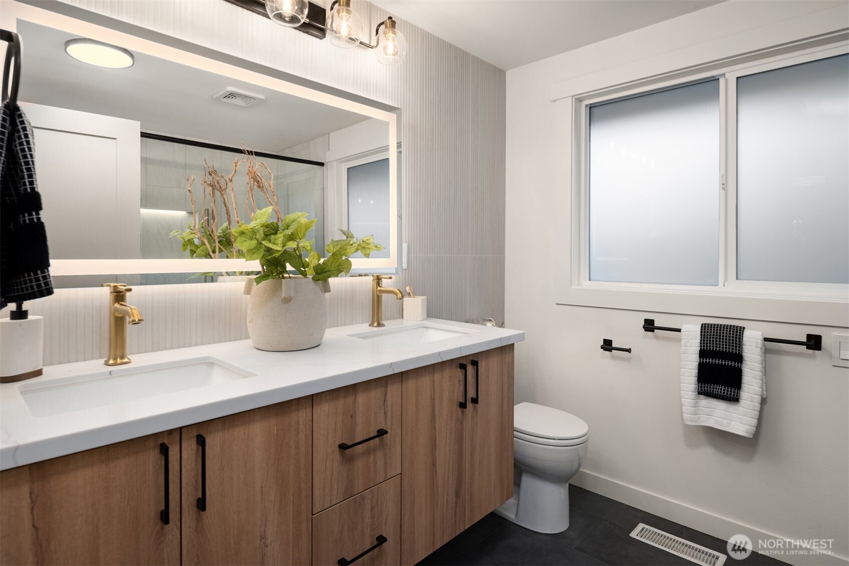 1023 109th Avenue SE, Bellevue, WA 98004