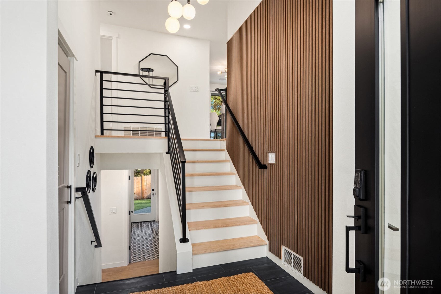 1023 109th Avenue SE, Bellevue, WA 98004