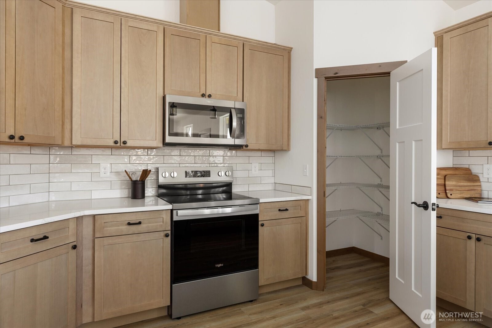 900 NW Shire Street , Oak Harbor, WA 98277