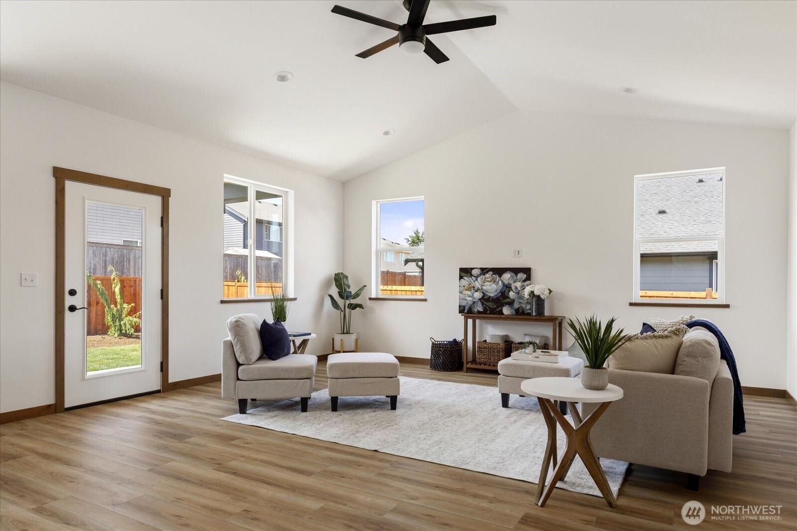 900 NW Shire Street , Oak Harbor, WA 98277