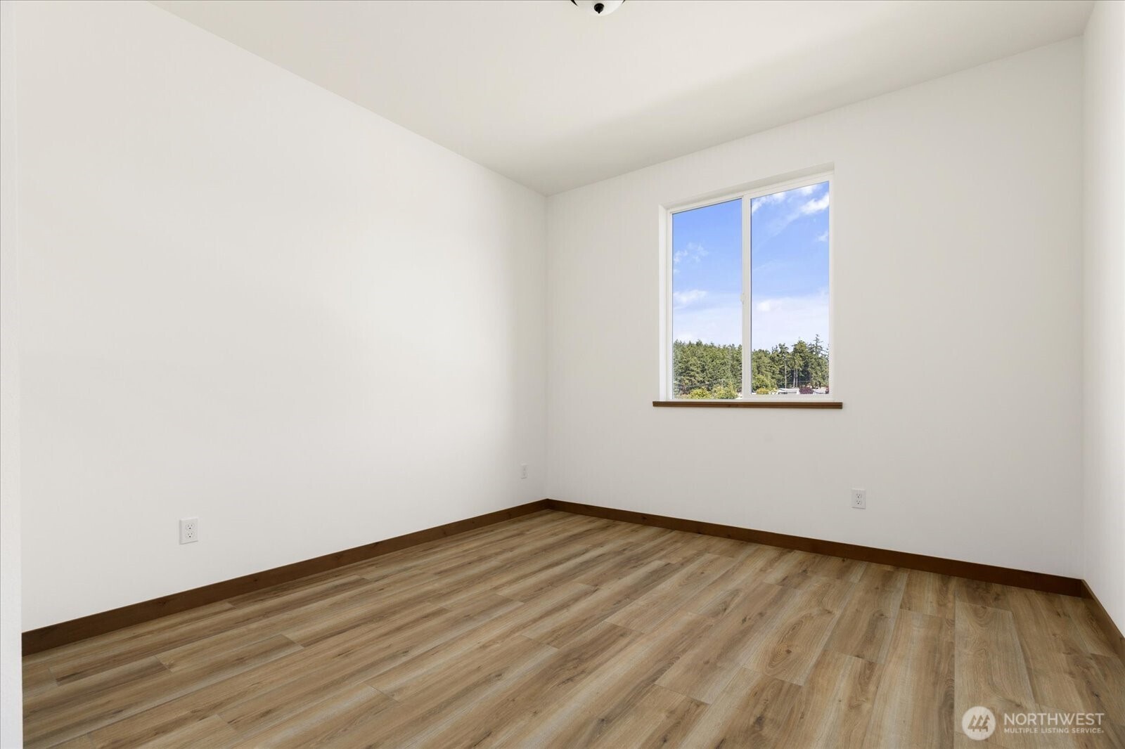 900 NW Shire Street , Oak Harbor, WA 98277