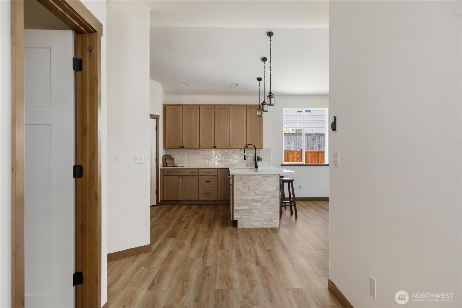 900 NW Shire Street , Oak Harbor, WA 98277